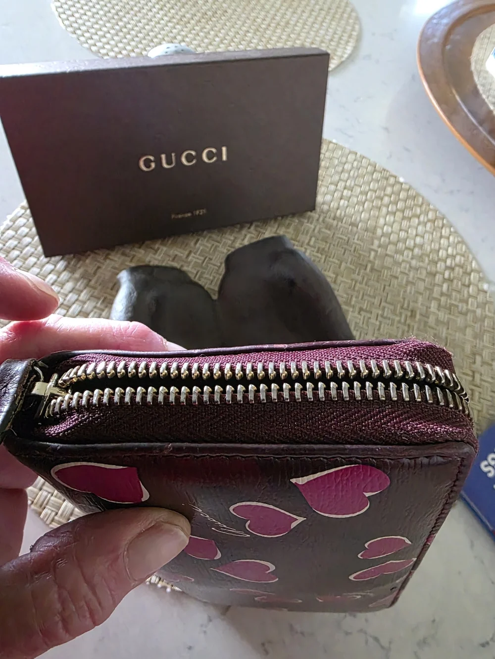 Gucci Burgundy Wallet with Pink Heart Print - Picture 4 of 6